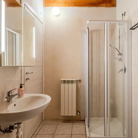 Piazza San Giuseppe-7 By Interhome شقة Acquaseria